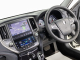 使いやすさや安全性を追求したステアリング周り!高級車ゆえにスイッチ類が多いのも特徴ですね!考え尽くされた配置ですぐに使いこなす事が出来ますのでご安心下さい!是非、体感してみて下さい!!