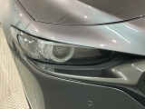 LEDヘッドライトは、点灯の瞬間から最大光量を発揮し、突然暗くなるトンネルなどでの安定感を高めます。