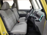 見通しのよいすっきりとした視界で、誰でも運転しやすいです。運転のしやすさは疲れにくさにも繋がりますよ♪