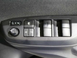 運転席のスイッチ類です。