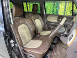 運転席シート廻りは使用感も少なく、良好な状態となっています。前オーナー様が丁寧に使っていたことがよくわかりますね。
