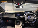 スッキリとまとめられた運転席周りで、運転を楽しくさせる内装です