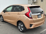 コンビネーションランプを高い位置に配置、後続車に見やすいデザインで安全にも配慮。
