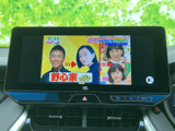 停車中にテレビや映像を楽しむことができます。休憩時間にリラックスできる空間を演出し、快適な時間を過ごせます。
