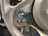 ステアリングにオーディオ操作スイッチが付いています。オーディオ画面に直接タッチしなくても操作が出来ますので、運転に集中できます。