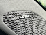 【BOSEサウンドシステム】メーカーオプションの高品位サウンドシステムを搭載。専用のチューニングが施された大小様々なスピーカーから良質なサウンドが奏でられ、臨場感あふれる音響空間を演出します。
