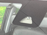 【スマートアシスト】走行中に前方の車両等を認識し、衝突しそうな時は警報とブレーキで衝突回避と被害軽減をアシスト。より安全にドライブをお楽しみいただけます。