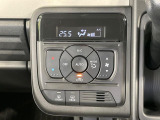 【オートエアコン】一度お好みの温度に設定すれば、車内の温度を検知し風量や温度を自動で調整。暑い&hellip;寒い&hellip;と何度もスイッチ操作をする必要はありません。快適な車内空間には必須の機能ですね♪