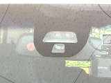 【シティブレーキアクティブシステム】低速走行中に前方の車両等を認識し、衝突しそうな時は警報とブレーキで衝突回避と被害軽減をアシスト。より安全にドライブをお楽しみいただけます。
