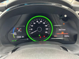 視認性の高いメーターパネルが、運転に必要な情報を的確に伝えます。落ち着いたデザインで、運転に集中できます。