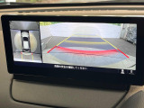 【360&deg;ビューモニター】専用のカメラにより、上から見下ろしたような視点で360度クルマの周囲を確認することができます☆死角部分も確認しやすく、狭い場所での切り返しや駐車もスムーズに行えます。