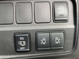 両側オートスライドドアです。インテリジェントキーや運転席のスイッチで簡単にドアの開閉ができるので、とても便利な装備です♪