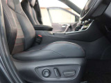 パワーシート搭載。微妙な調整が手軽にでき、ピッタリなポジションで運転することが可能です。