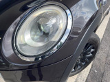 ●LEDヘッドライト:夜間走行時も良好な視界を確保し安心して運転できる高輝度LEDヘッドライトを装備!点灯速度が早く、消費電力も抑えられています。
