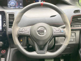 【純正革巻きステアリング】上質な革を使用することで、手にしっかり馴染みとても運転しやすいハンドルです♪