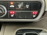 運転席/助手席シートヒーターで寒い日もすぐに温かくなり快適に過ごせます。2段階の温度調整が可能です