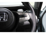 Hondaセンシングの機能のひとつ、アダプティブクルーズコントロール付!アクセルから足を離しても設定したスピードと前車との車間を保ち走行してくれます!車線維持もアシスト☆高速道路で疲労軽減ですね☆