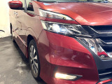 【LEDヘッドライト】悪天候や夜間走行時も良好な視界を確保し安心して運転できる高輝度LEDヘッドライトを装備!点灯速度が早く、消費電力も抑えられています。