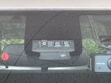 【トヨタセーフティセンス】走行中に前方の車両等を認識し、衝突しそうな時は警報とブレーキで衝突回避と被害軽減をアシスト。より安全にドライブをお楽しみいただけます。