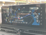 鮮明な地図表示で、目的地までスムーズに案内してくれます。渋滞情報もリアルタイムで確認でき、効率的なルートを選択できます。