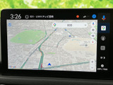 高精細な地図表示で、運転中のナビゲーションをサポートします。見やすい画面で、初めての道でも安心です。