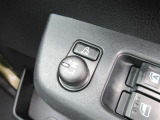 駐車時や狭い道でのすれ違い時に気を使うミラー。電動格納式ドアミラーはそんな時に便利です。