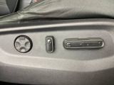 【電動シート】シート位置や角度を電動できめ細かに調整可能です。