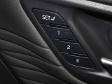 運転席のパワーシートは3名様分までメモリー機能付きです。
