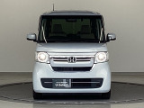 LEDヘッドライトを装備しています。LEDヘッドライトは明るく消費電力も少なく、雨の日や夜間走行も安全・安心です。オートライトコントロール付きで周囲の明るさに応じて自動で点灯・消灯します