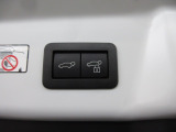 電動テールゲート搭載でボタン1つでラクラク開閉。