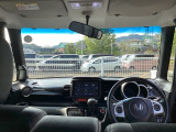 ワイドな視界で運転もしやすくなるように、設計されています。