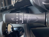 雨天時でもクリアな視界を確保。運転の安全性を高めます。直感的な操作で使いやすいのが魅力です。