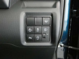 アイドリングストップ機能がついているので、停車時にエンジンを止めて燃料消費を抑えます。環境にもお財布に優しいですね♪
