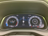 メーターパネルは、運転に必要な情報を分かりやすく表示し、洗練された空間を演出します。