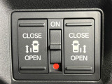 【両側パワースライドドア】スマートキーや運転席のスイッチで後席両側スライドドアの開閉が可能♪電動だから力を入れてドアを開ける必要が無く、小さなお子様でも簡単に開け閉めでき快適です♪