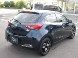 世界統一名称の『MAZDA2』となったコンパクト。「Be a Driver」のスローガンのもと、最適なドライビングポジションを提供できる室内空間と思い通りの走行性能を持った、クラスを超えたお車です!