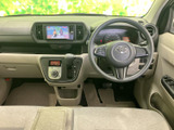 握りやすいステアリングで、快適なドライビングをサポート。操作性にも優れており、運転しやすいでしょう。