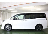 両側パワースライドドア付きだから、狭い駐車スペースなどでの 乗り降りラクラク!小さなお子さまのいるご家庭には嬉しい装備。