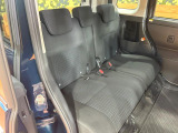 後部座席も気になるようなキズ・汚れやへたり等、大きなダメージはなく、良好な状態です。