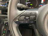 運転中、オーディオの操作をしてて、ハッとしたことはありませんか?ステアリングスイッチは、運転中でもハンドルでオーディオの操作が可能です。安全なドライブをサポートします。