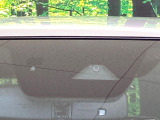 【i-ACTIVESENSE】走行中に前方の車両等を認識し、衝突しそうな時は警報とブレーキで衝突回避と被害軽減をアシスト。より安全にドライブをお楽しみいただけます。