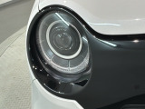 LEDヘッドライトは、点灯の瞬間から最大光量を発揮し、突然暗くなるトンネルなどでの安定感を高めます。