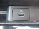 USB充電ソケット装備。