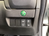 燃費を良くするECON、横滑りを防止するVSA等のスイッチは運転席の右側、手の届きやすい位置にあります。