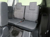 便利な5:5分割可倒式シートです。収納と乗車人数のバランスに優れています♪荷物の大きさに応じたラゲージスペースをフレキシブルに作り出せるので、シーンに応じた使い方ができます♪