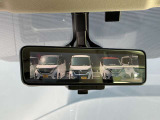 スマートルームミラーは室内の荷物などで後方の視界が遮られても、カメラの映像を直接ルームミラーに表示することができ、視界を確保できます。