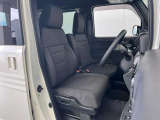 車を運転する際には運転席の存在は欠かせません。しっかりとチェックしたいポイントですね。