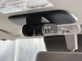 【ドライブレコーダー搭載車!】 前方と車内と後方を録画できるドライブレコーダーも装着されていますので安心して快適なドライブが楽しめますね。