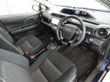 シンプルで使いやすいデザインの運転席です。