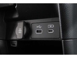 スマートフォンなどの音楽再生が可能なUSB接続ジャック装備車両です♪♪♪